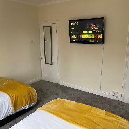 לייסטר 3 Bedrooms Comfortable Home With Jacuzzi Hot Tub Sleeps 10 מראה חיצוני תמונה