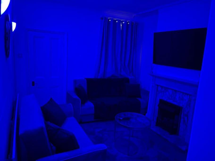 לייסטר 3 Bedrooms Comfortable Home With Jacuzzi Hot Tub Sleeps 10 מראה חיצוני תמונה