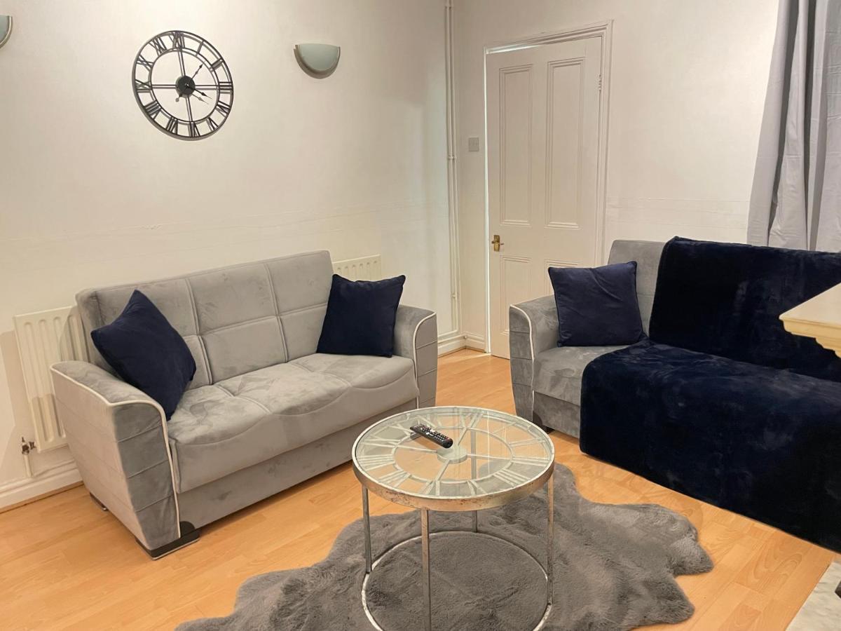 לייסטר 3 Bedrooms Comfortable Home With Jacuzzi Hot Tub Sleeps 10 מראה חיצוני תמונה