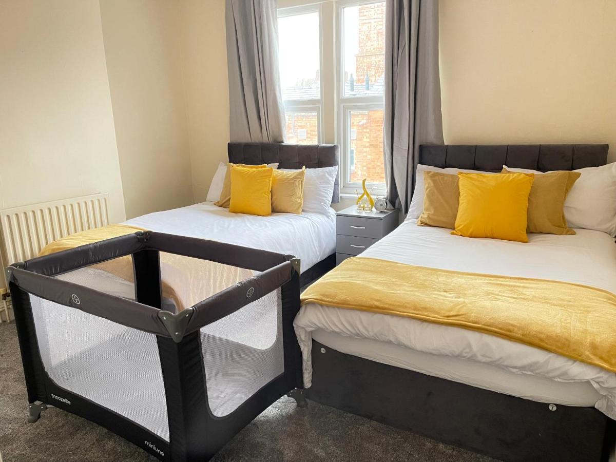 לייסטר 3 Bedrooms Comfortable Home With Jacuzzi Hot Tub Sleeps 10 מראה חיצוני תמונה